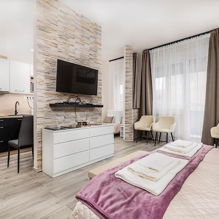 Galaxy Apartement Lift Parking Boedapest Buitenkant foto