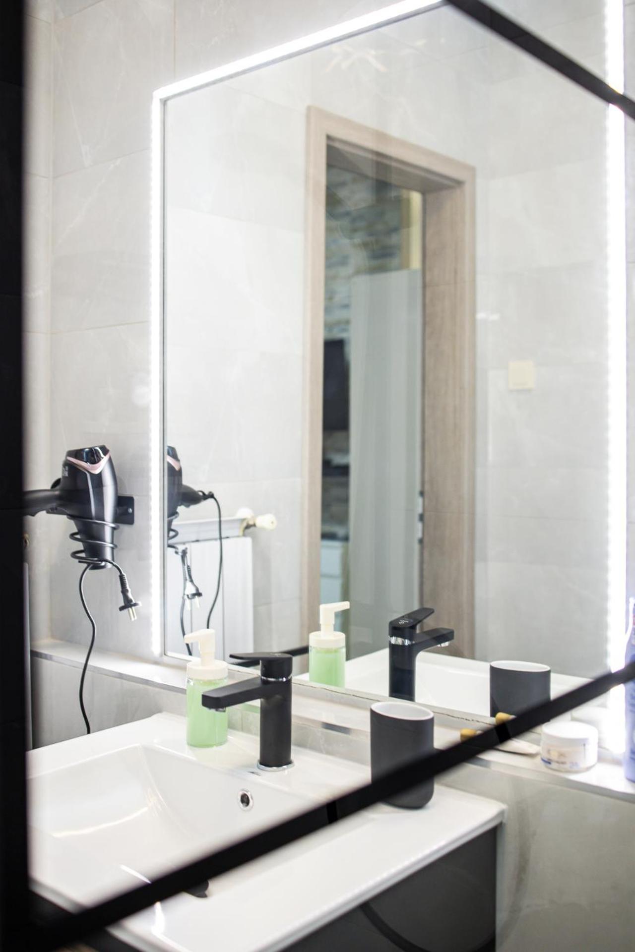 Galaxy Apartement Lift Parking Boedapest Buitenkant foto